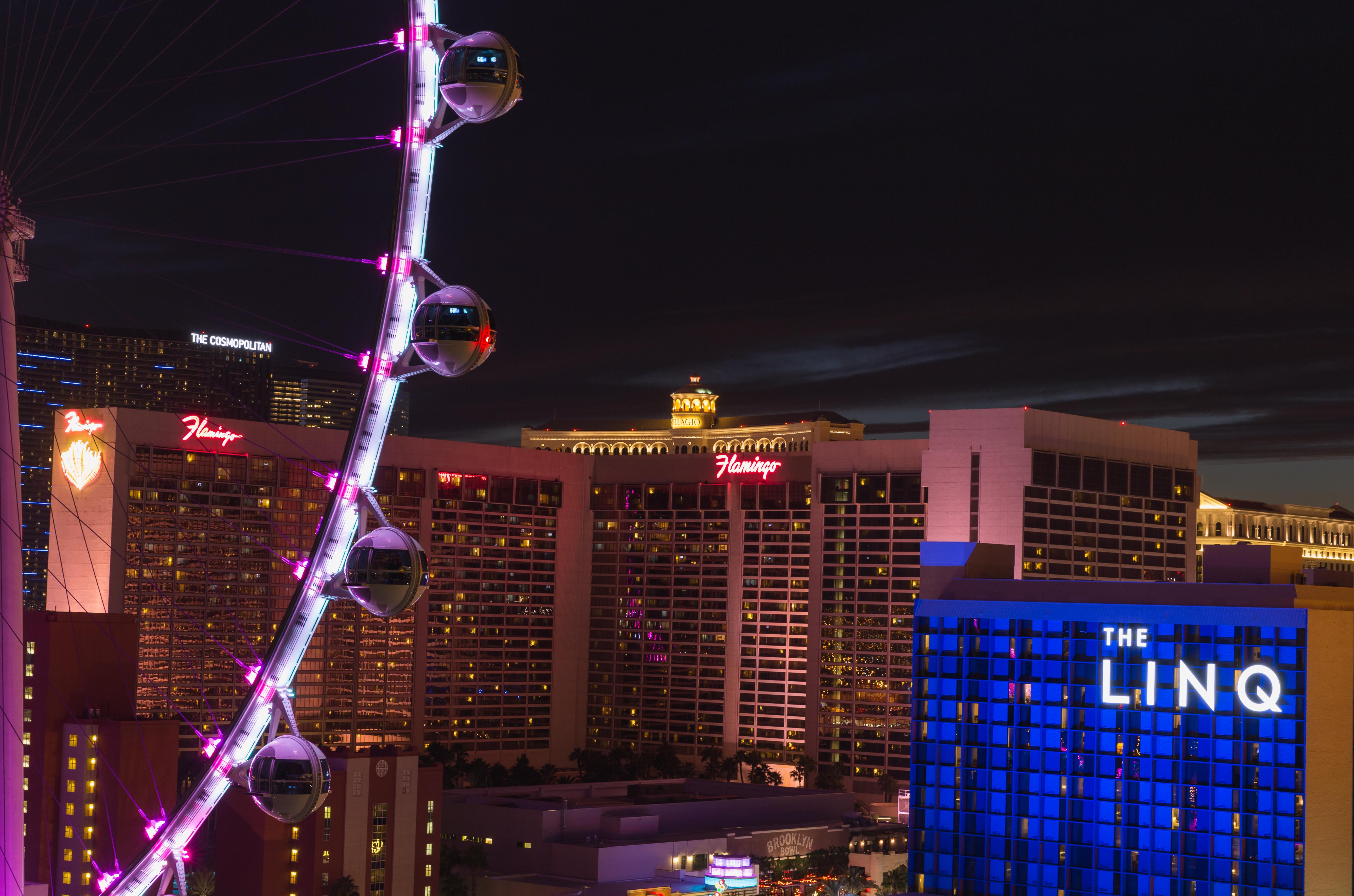 The Linq Hotel And Casino Las Vegas Esterno foto The Cosmopolitan, Flamingo, and The Linq at night