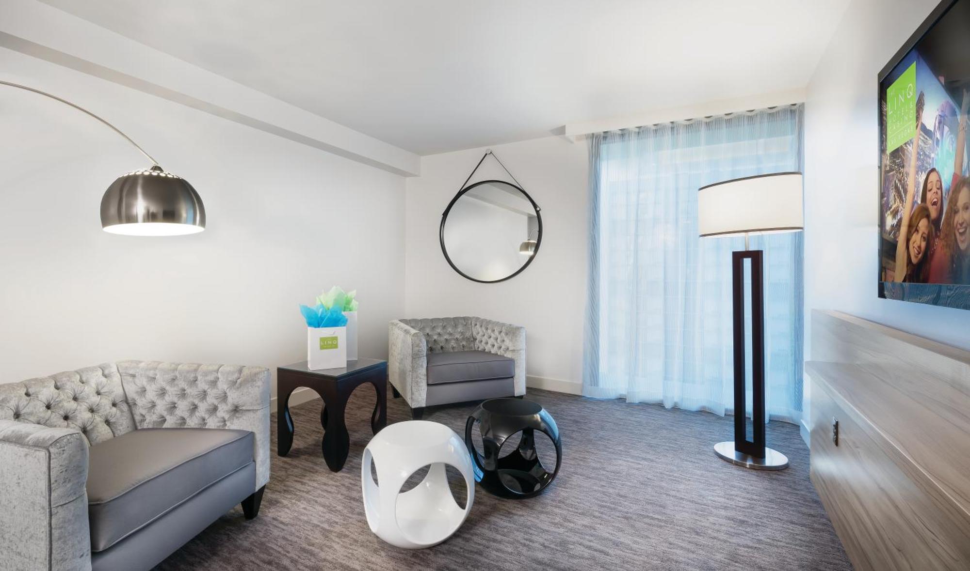 The Linq Hotel And Casino Las Vegas Esterno foto A living room in a suite at the West Hollywood hotel