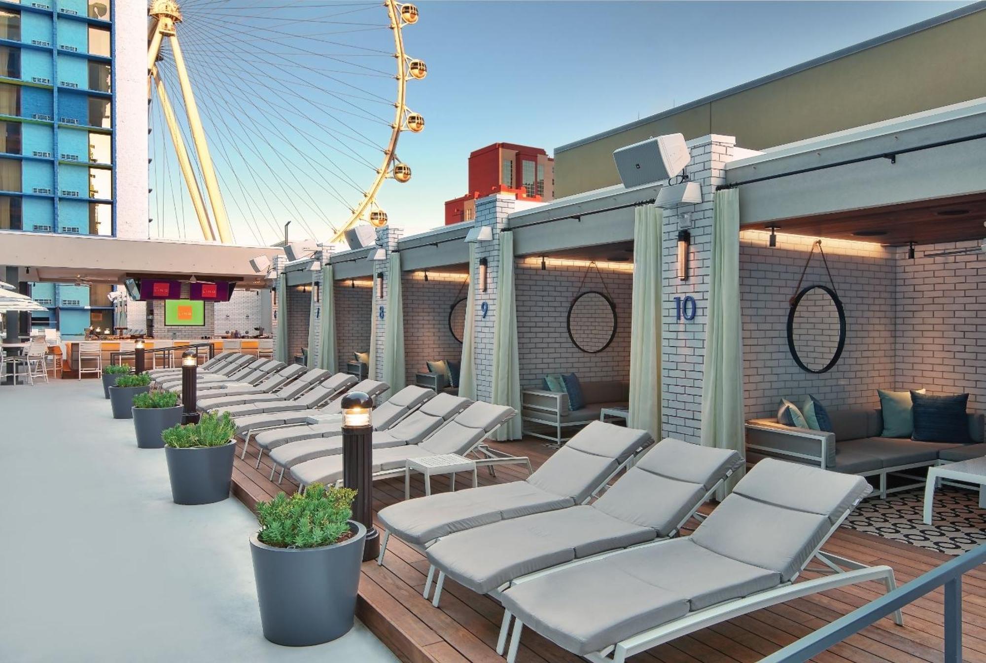 The Linq Hotel And Casino Las Vegas Esterno foto The pool deck at the W Las Vegas