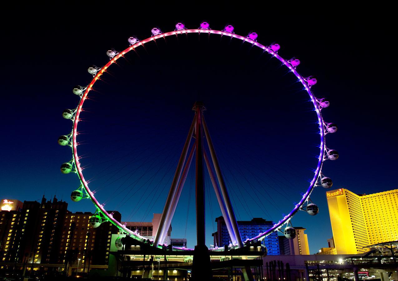 The Linq Hotel And Casino Las Vegas Esterno foto The Las Vegas Strip is the world's largest shopping district.